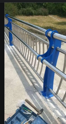 不銹鋼復(fù)合護(hù)欄